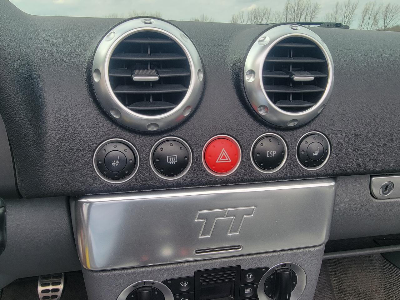 Audi TT 2dr Roadster Quattro 6-Spd 2001