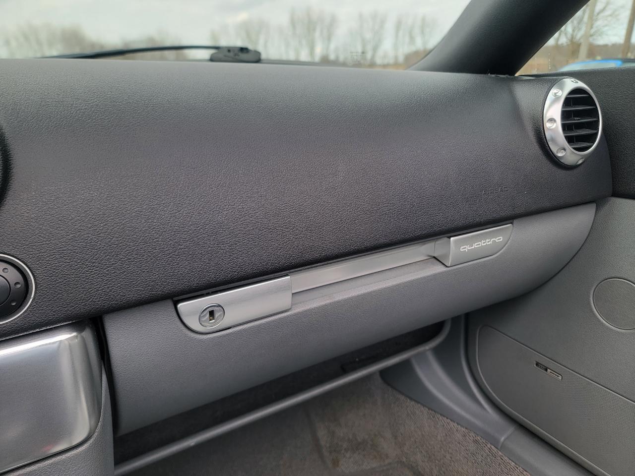 Audi TT 2dr Roadster Quattro 6-Spd 2001