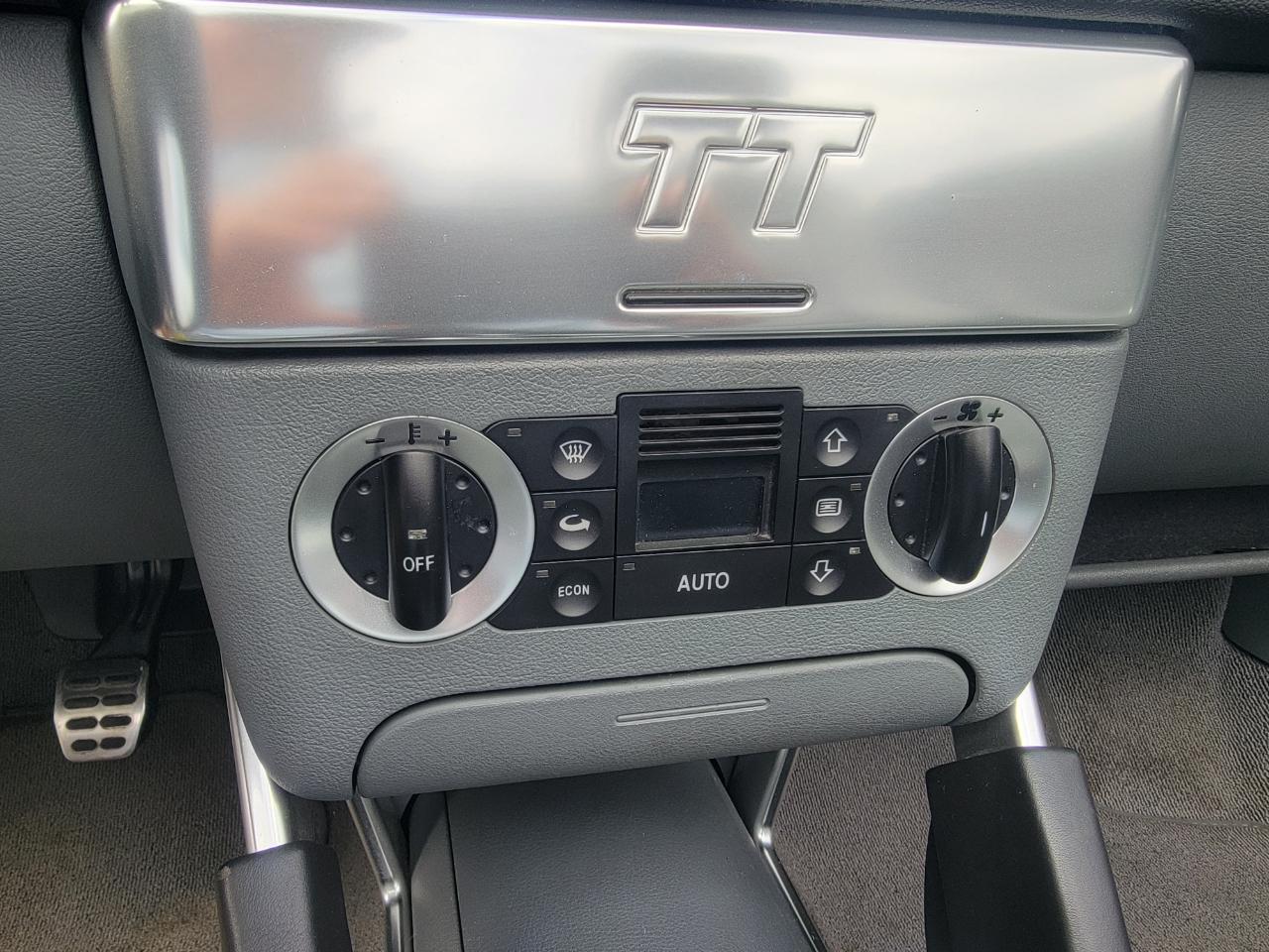 Audi TT 2dr Roadster Quattro 6-Spd 2001