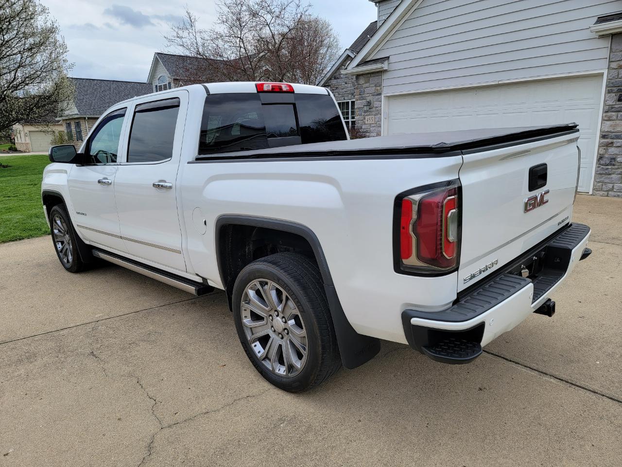 GMC Sierra 1500 4WD Crew Cab 143.5" Denali 2018