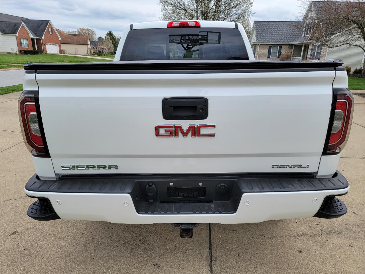GMC Sierra 1500 4WD Crew Cab 143.5" Denali 2018