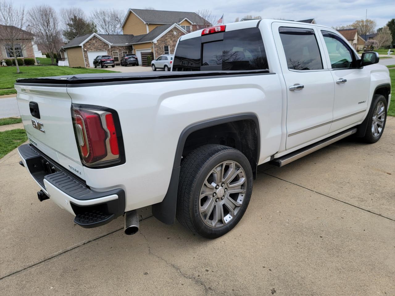 GMC Sierra 1500 4WD Crew Cab 143.5" Denali 2018