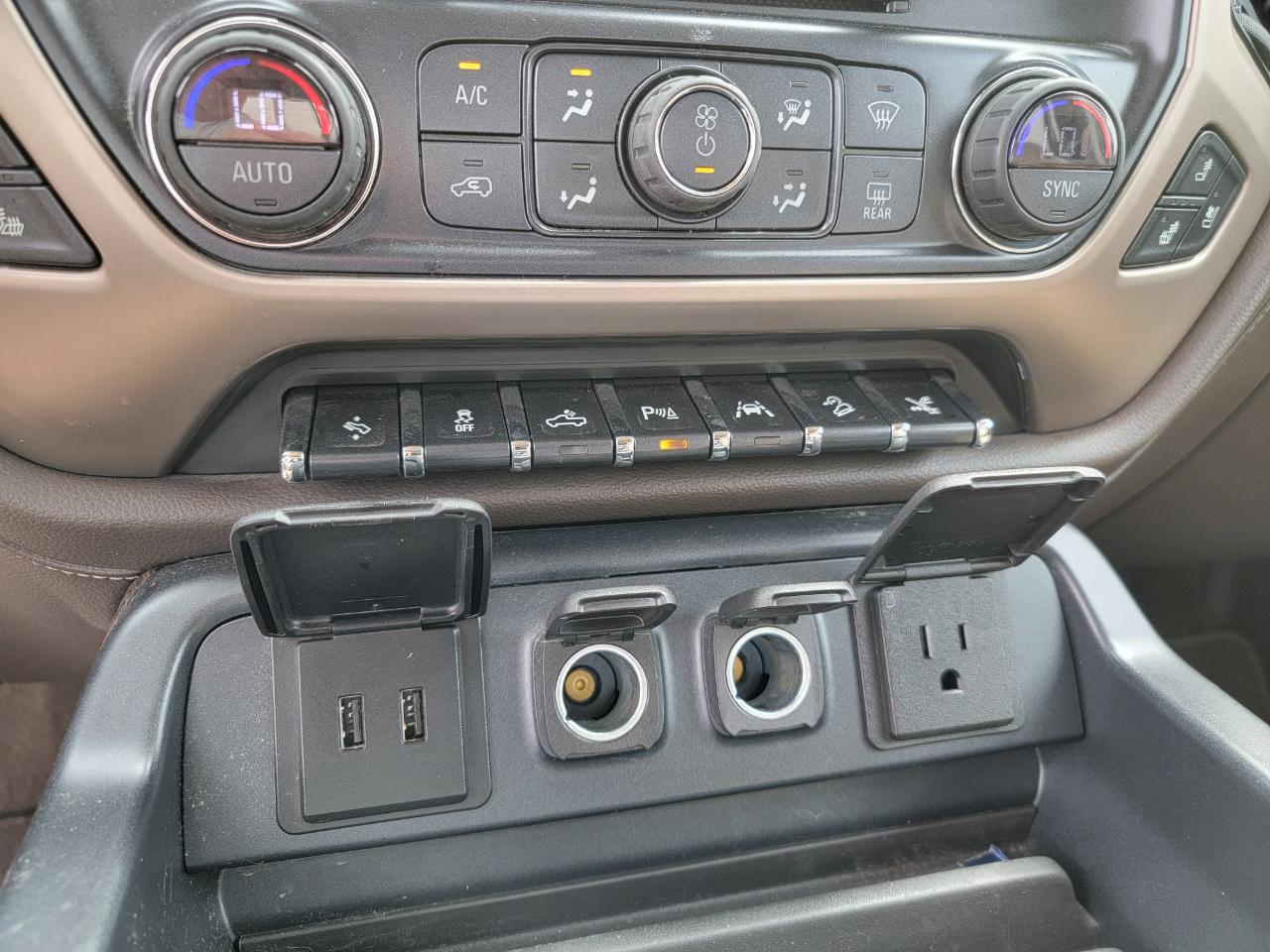 GMC Sierra 1500 4WD Crew Cab 143.5" Denali 2018
