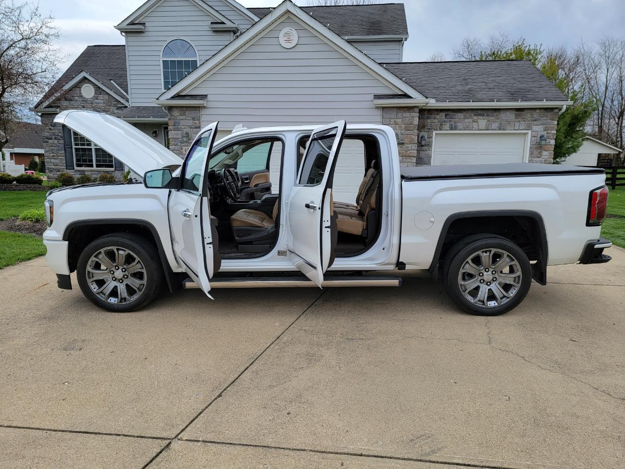 GMC Sierra 1500 4WD Crew Cab 143.5" Denali 2018