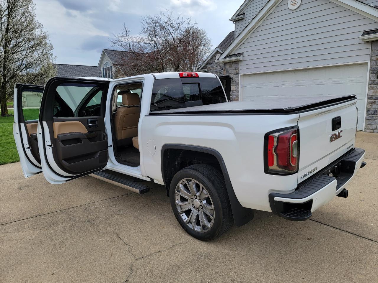 GMC Sierra 1500 4WD Crew Cab 143.5" Denali 2018
