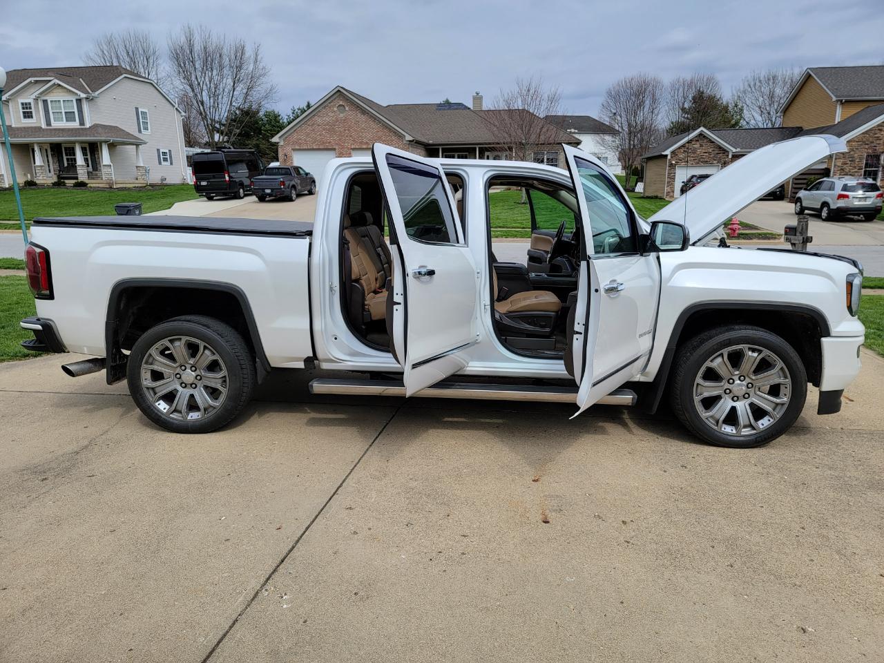 GMC Sierra 1500 4WD Crew Cab 143.5" Denali 2018