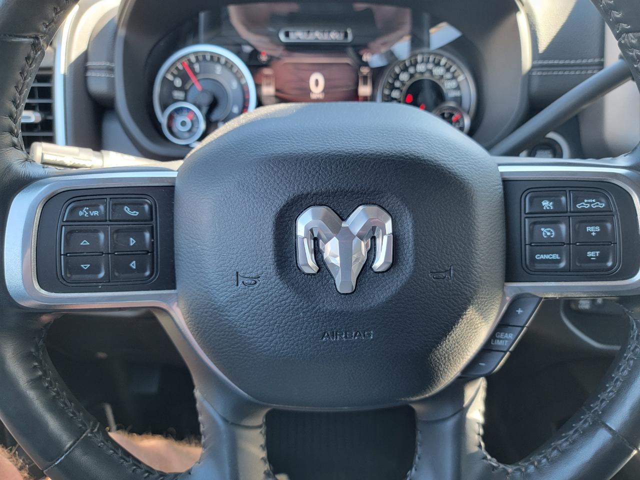 RAM 3500 Laramie 4x4 Crew Cab 8' Box 2020