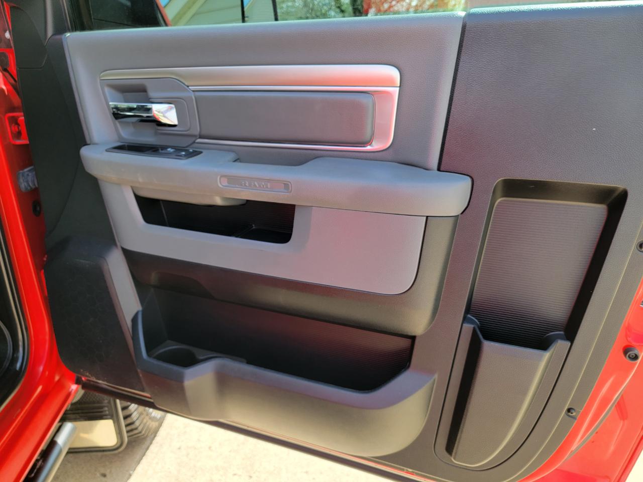 RAM 2500 4WD Reg Cab 140.5" SLT 2015