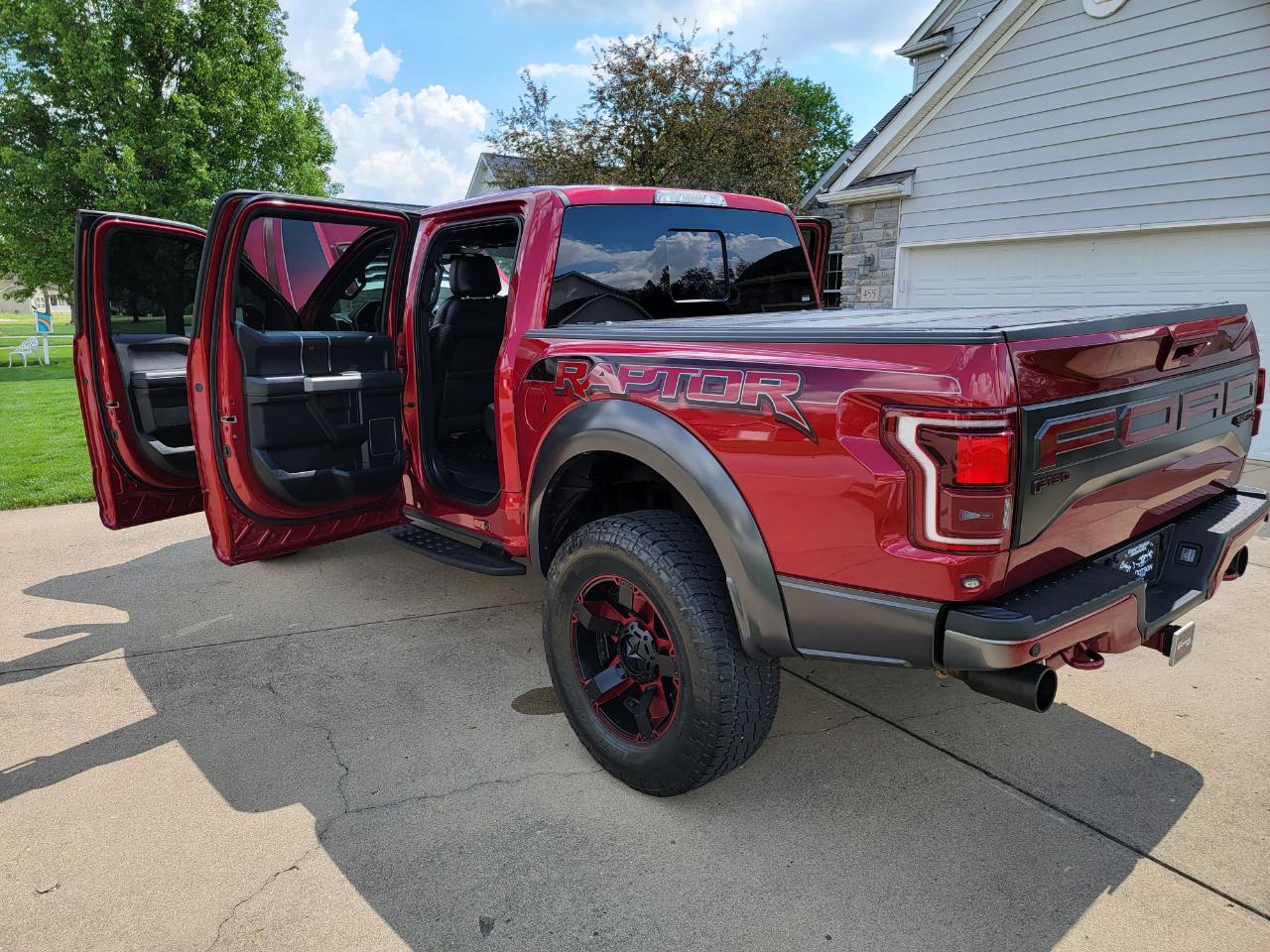 Ford F-150 Raptor 4WD SuperCrew 5.5' Box 2017