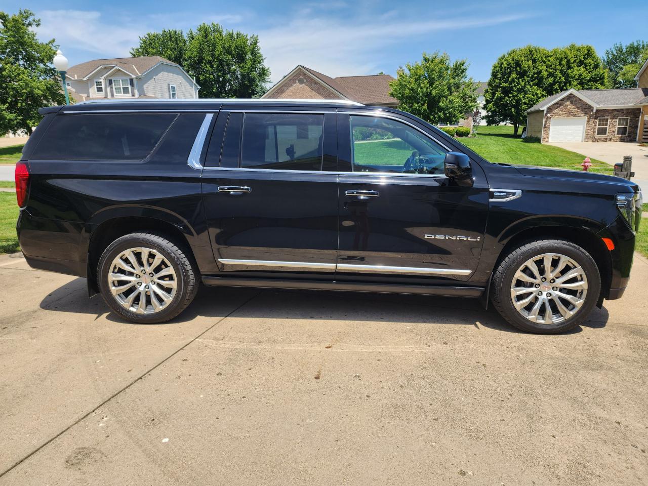 GMC Yukon XL 4WD 4dr Denali 2022