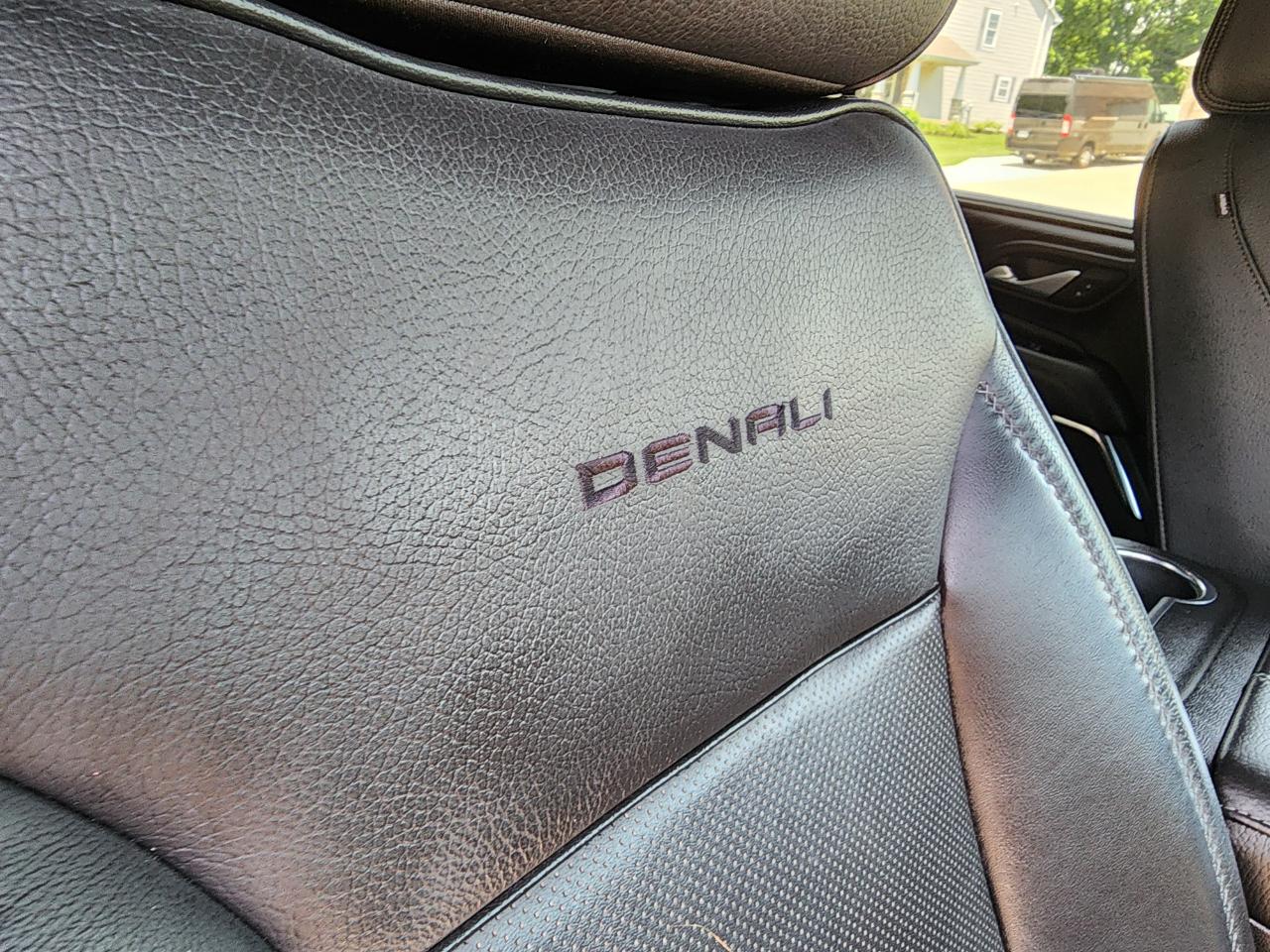 GMC Yukon XL 4WD 4dr Denali 2022