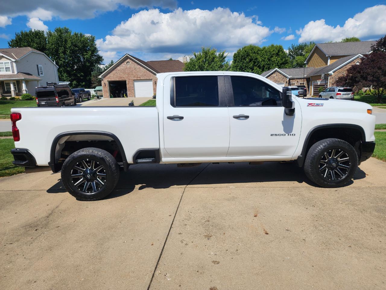 Chevrolet Silverado 2500HD 4WD Crew Cab 159" Custom 2024