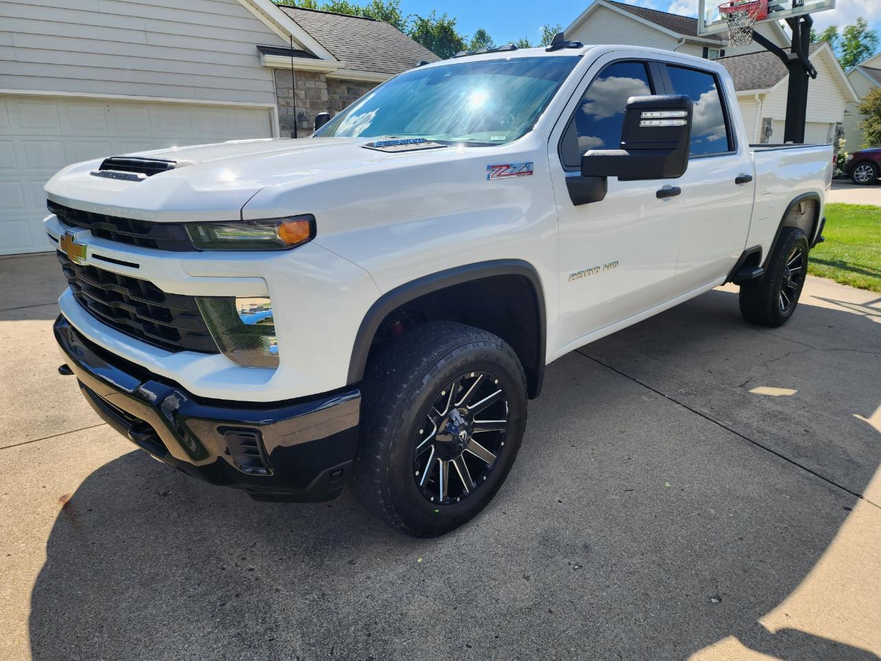 Chevrolet Silverado 2500HD 4WD Crew Cab 159" Custom 2024