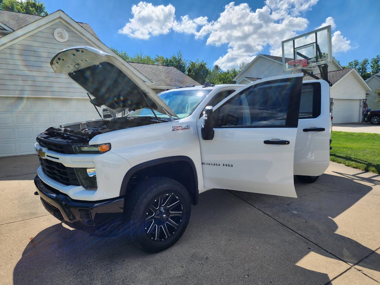 Chevrolet Silverado 2500HD 4WD Crew Cab 159" Custom 2024