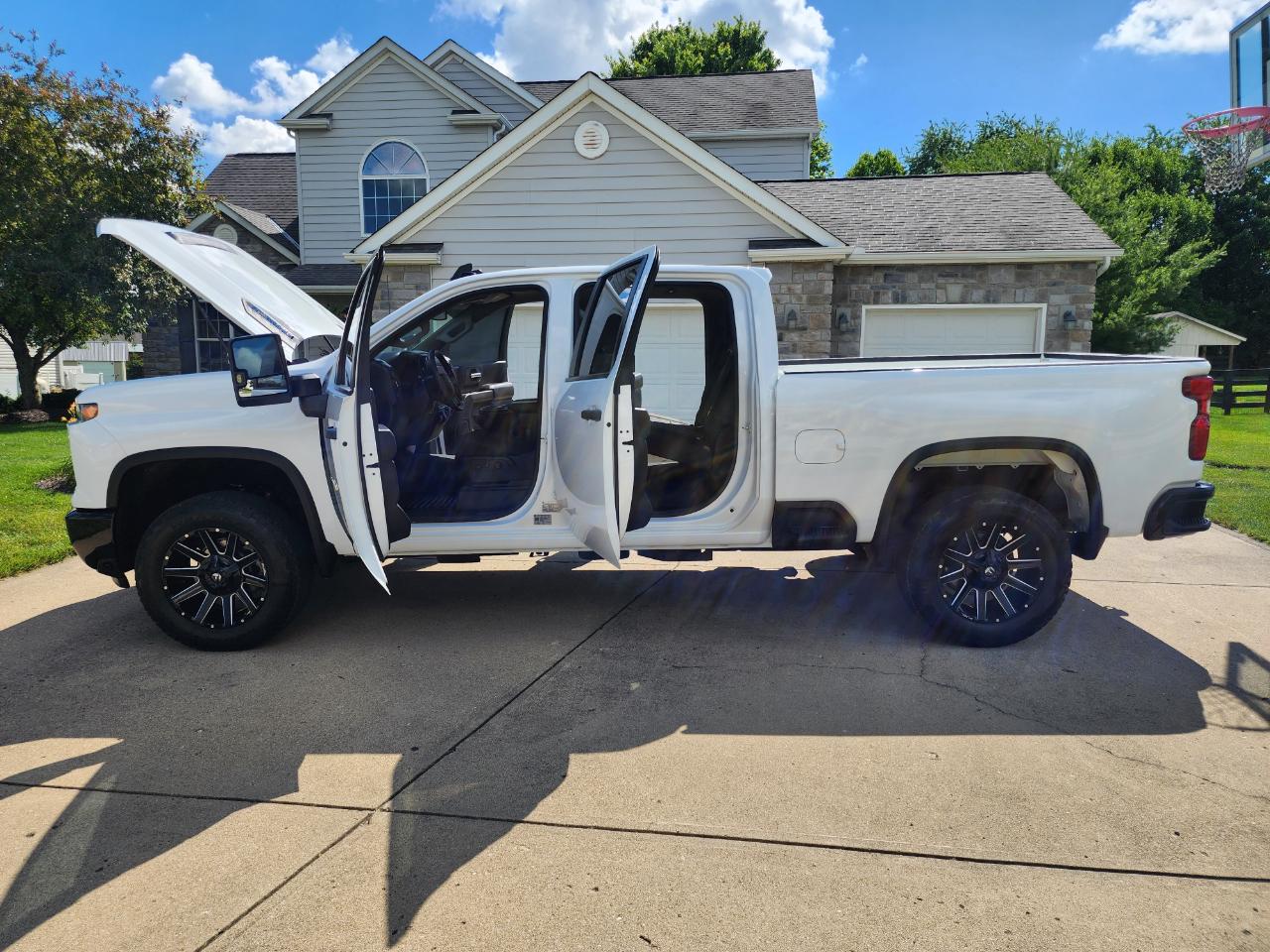 Chevrolet Silverado 2500HD 4WD Crew Cab 159" Custom 2024