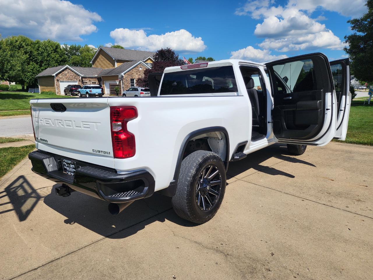 Chevrolet Silverado 2500HD 4WD Crew Cab 159" Custom 2024