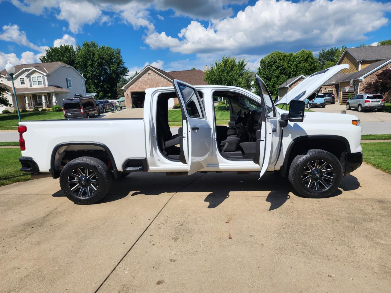 Chevrolet Silverado 2500HD 4WD Crew Cab 159" Custom 2024