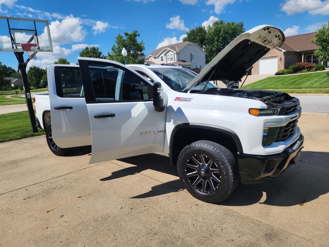 Chevrolet Silverado 2500HD 4WD Crew Cab 159" Custom 2024