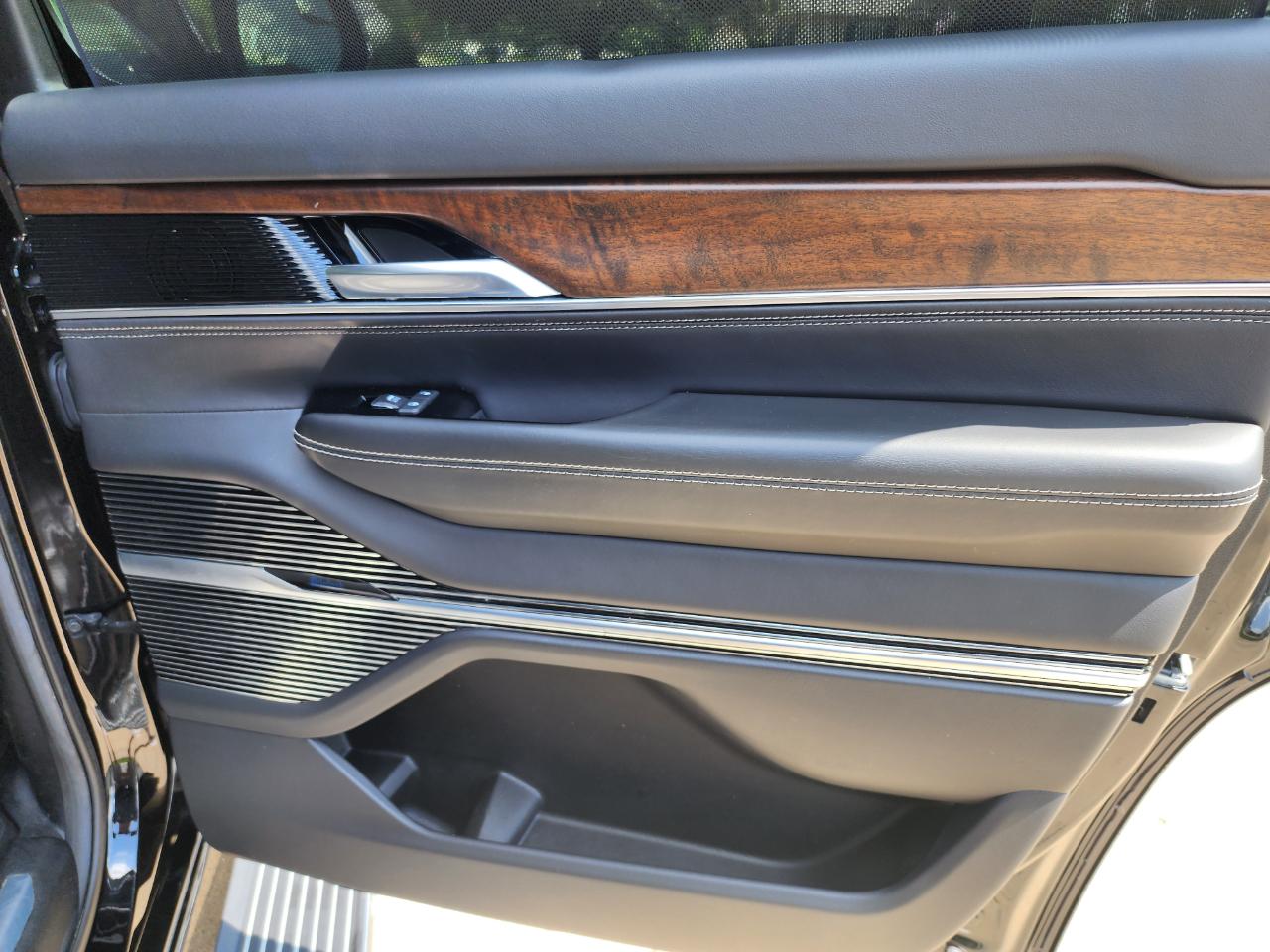2022 Jeep Grand Wagoneer Series II - Photo 12