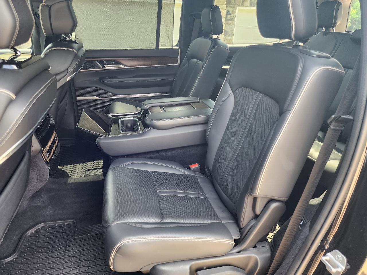 2022 Jeep Grand Wagoneer Series II - Photo 16