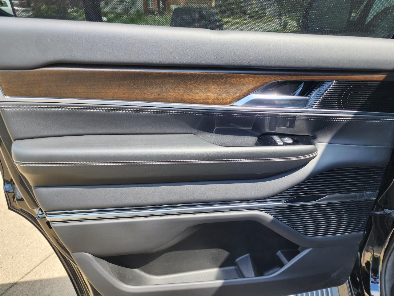 2022 Jeep Grand Wagoneer Series II - Photo 17
