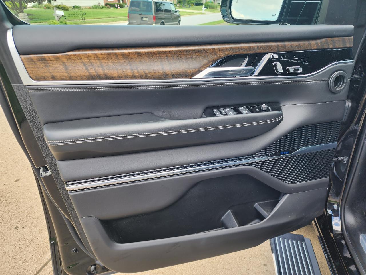 2022 Jeep Grand Wagoneer Series II - Photo 20