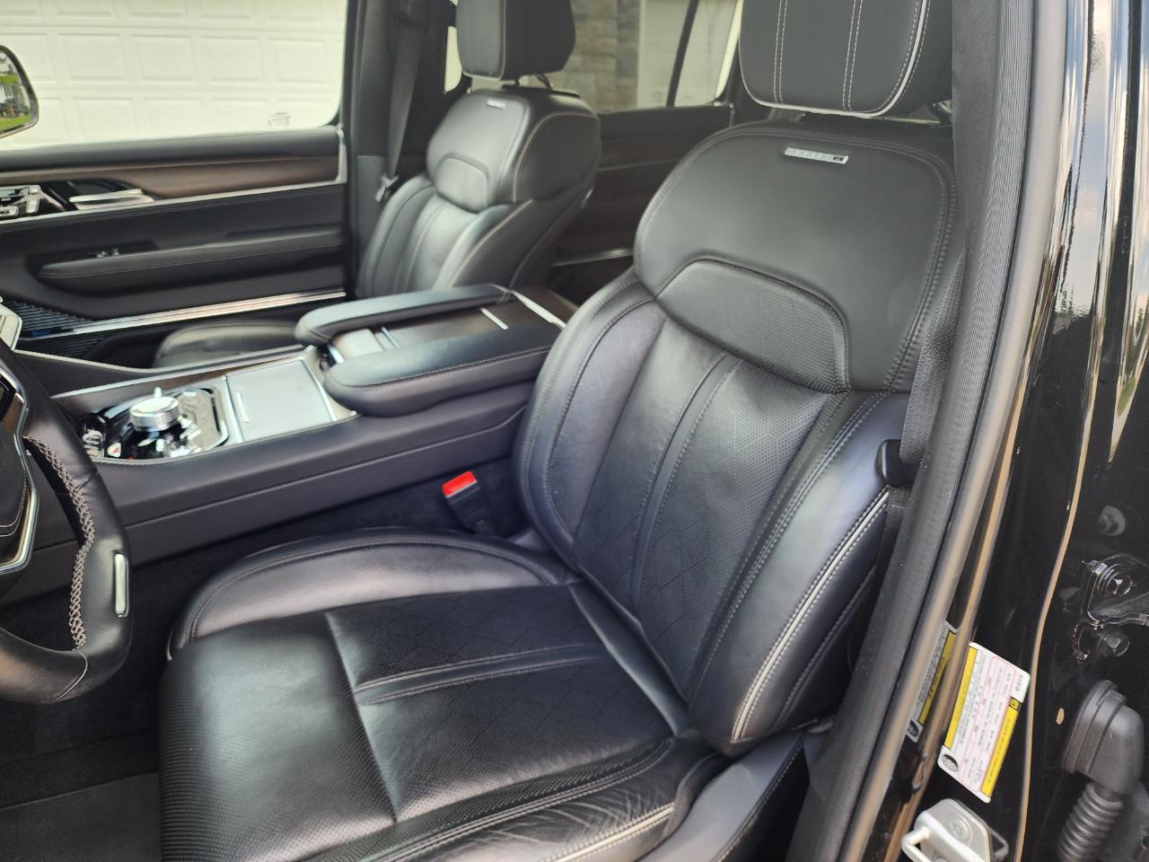 2022 Jeep Grand Wagoneer Series II - Photo 21