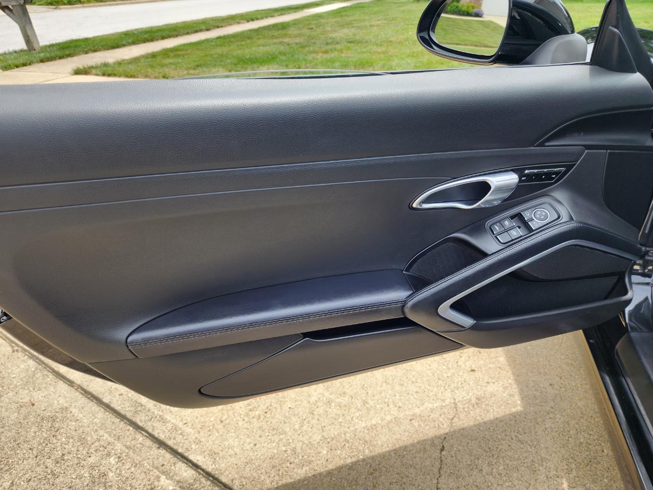 Porsche 911 2dr Cabriolet Carrera 2015