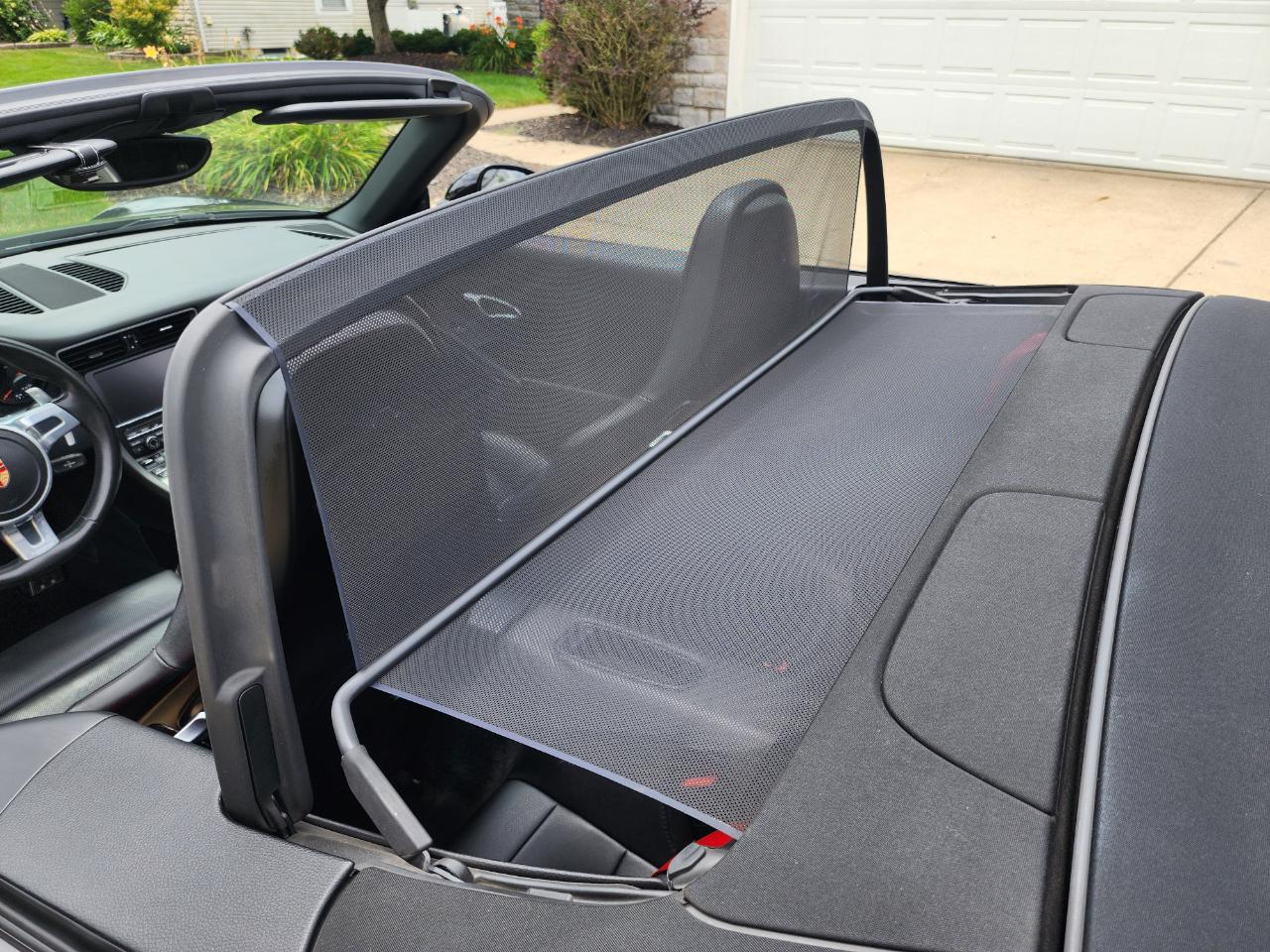 Porsche 911 2dr Cabriolet Carrera 2015