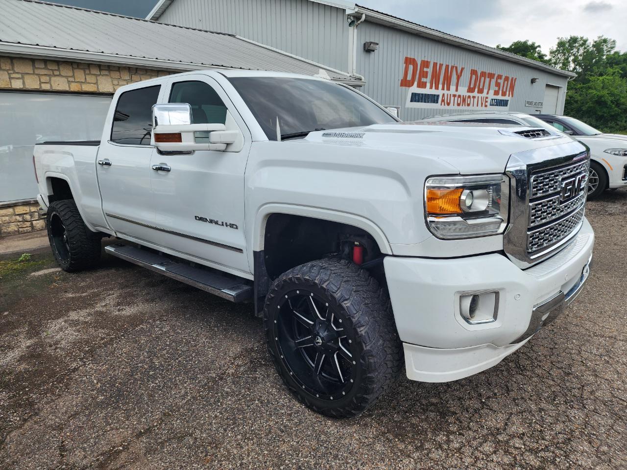 GMC Sierra 2500HD 4WD Crew Cab 153.7" Denali 2018