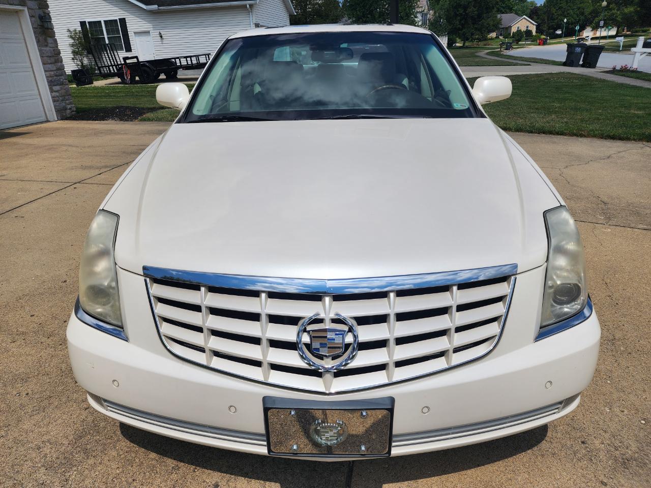 Cadillac DTS 4dr Sdn w/1SD 2010