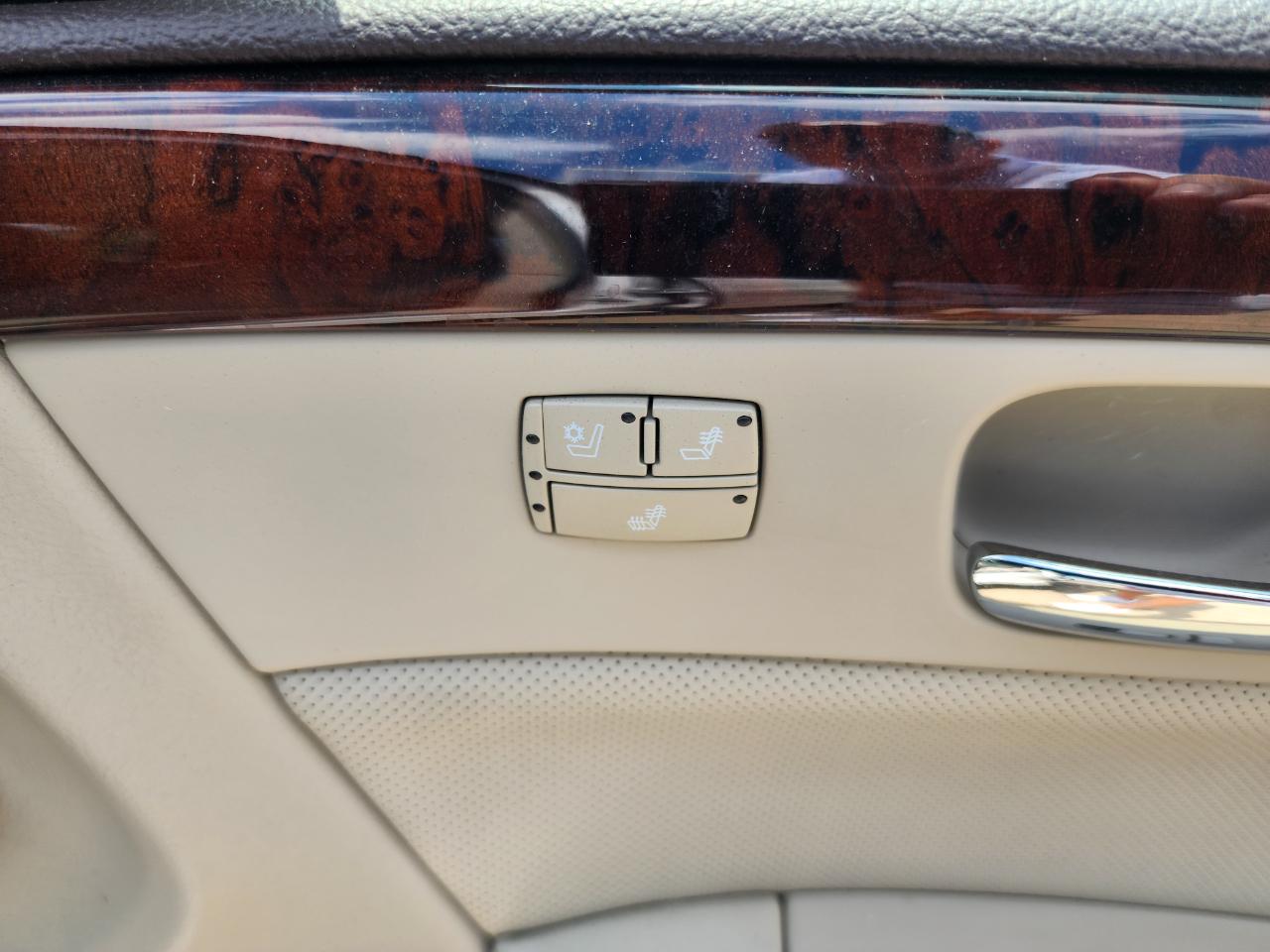 Cadillac DTS 4dr Sdn w/1SD 2010