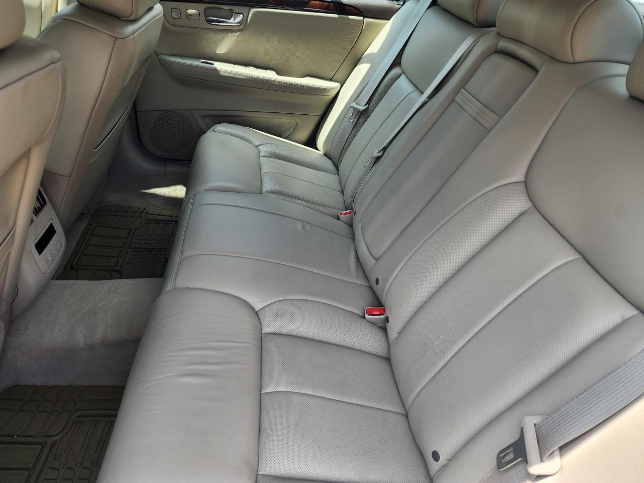 Cadillac DTS 4dr Sdn w/1SD 2010