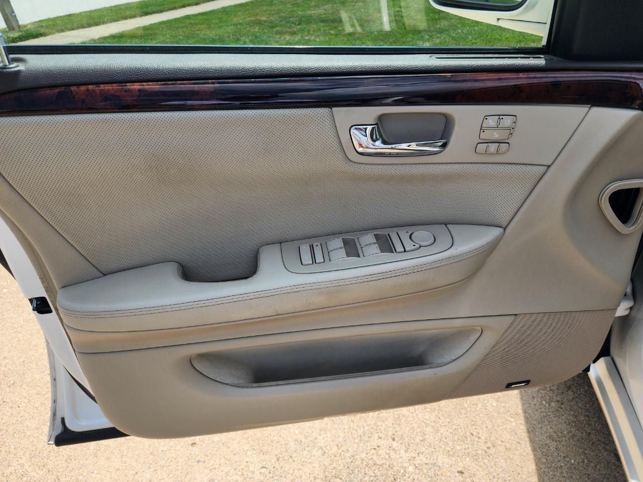 Cadillac DTS 4dr Sdn w/1SD 2010
