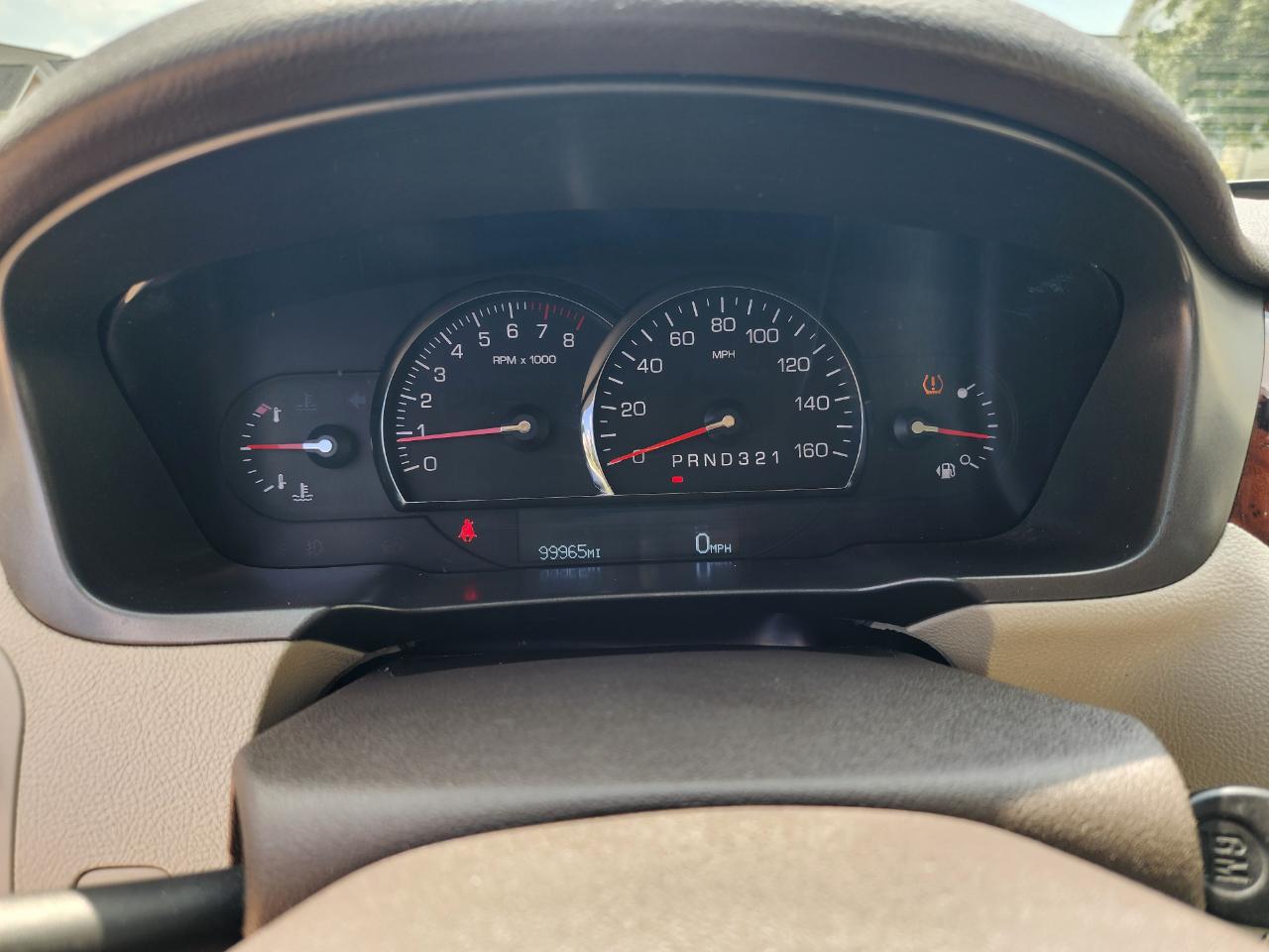 Cadillac DTS 4dr Sdn w/1SD 2010