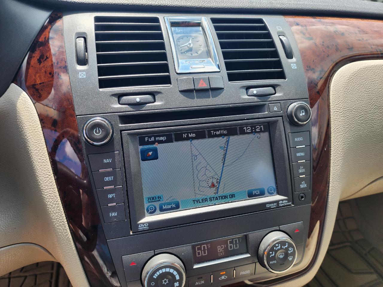 Cadillac DTS 4dr Sdn w/1SD 2010