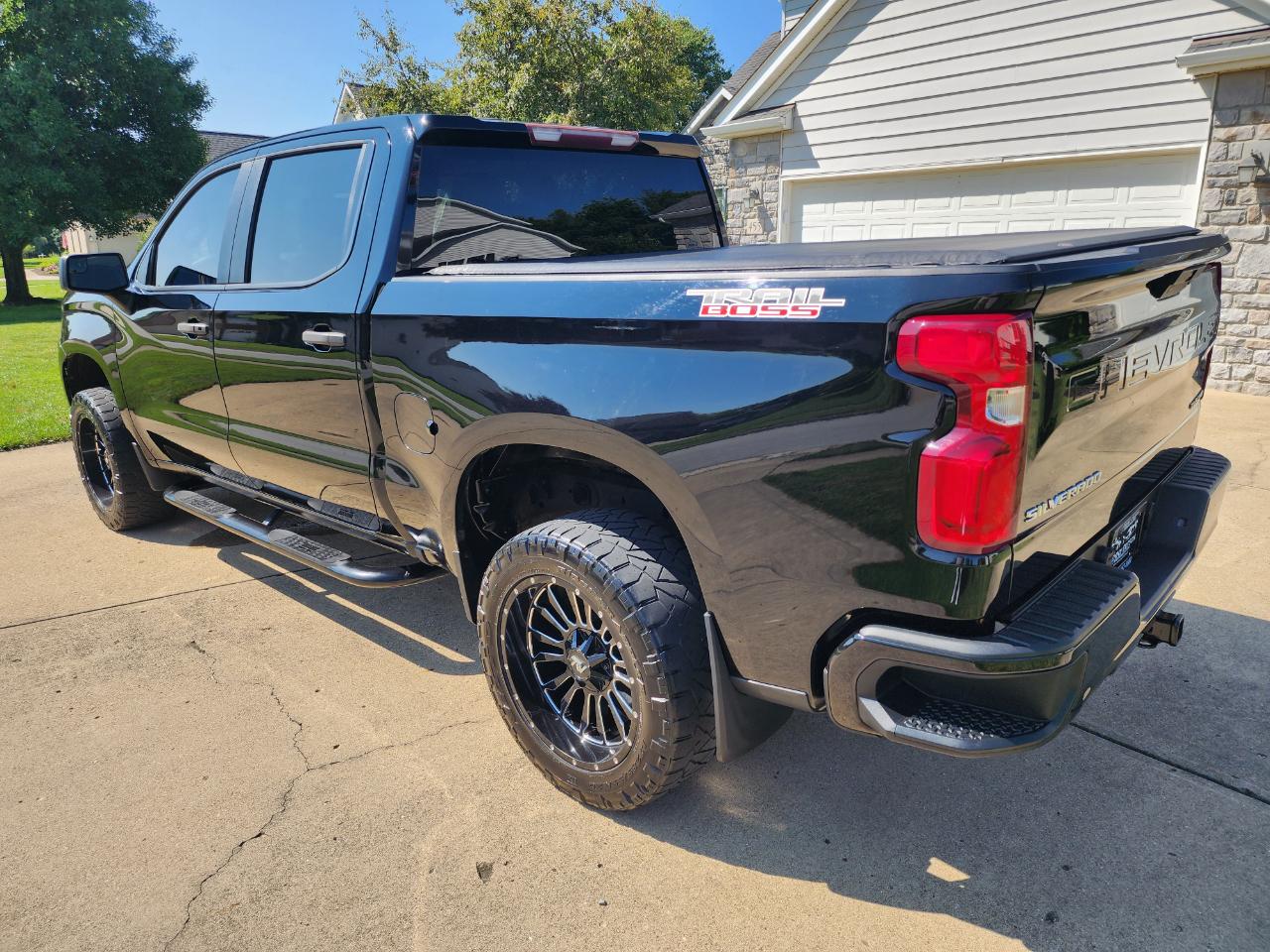 Chevrolet Silverado 1500 4WD Crew Cab 147" Custom Trail Boss 2019