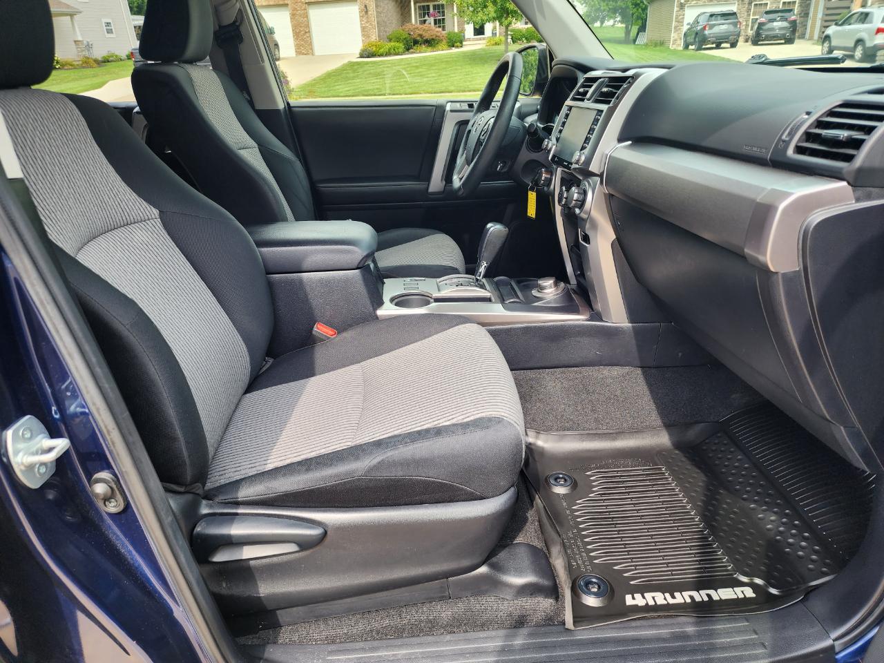 Toyota 4Runner SR5 4WD (Natl) 2020