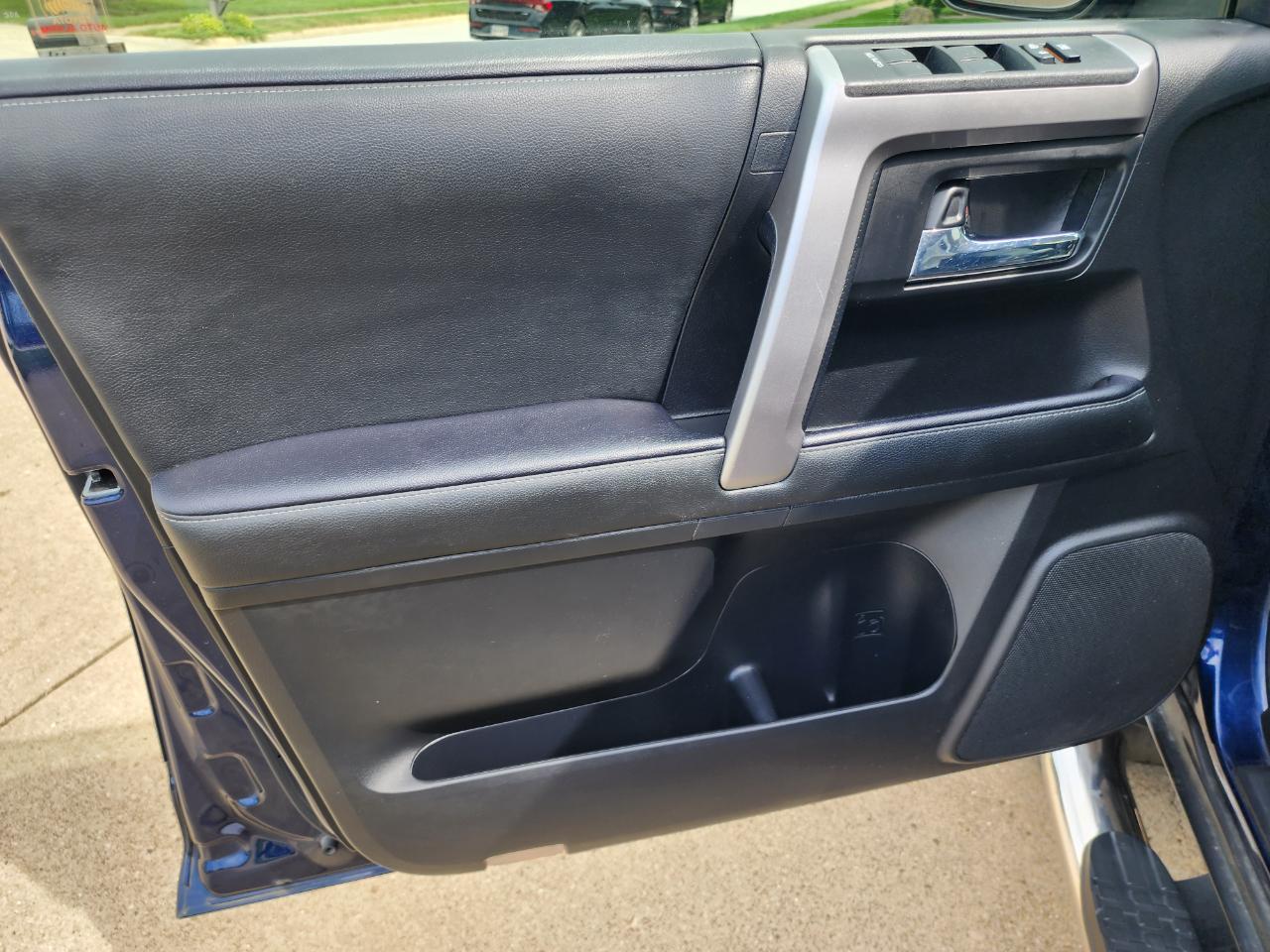 Toyota 4Runner SR5 4WD (Natl) 2020