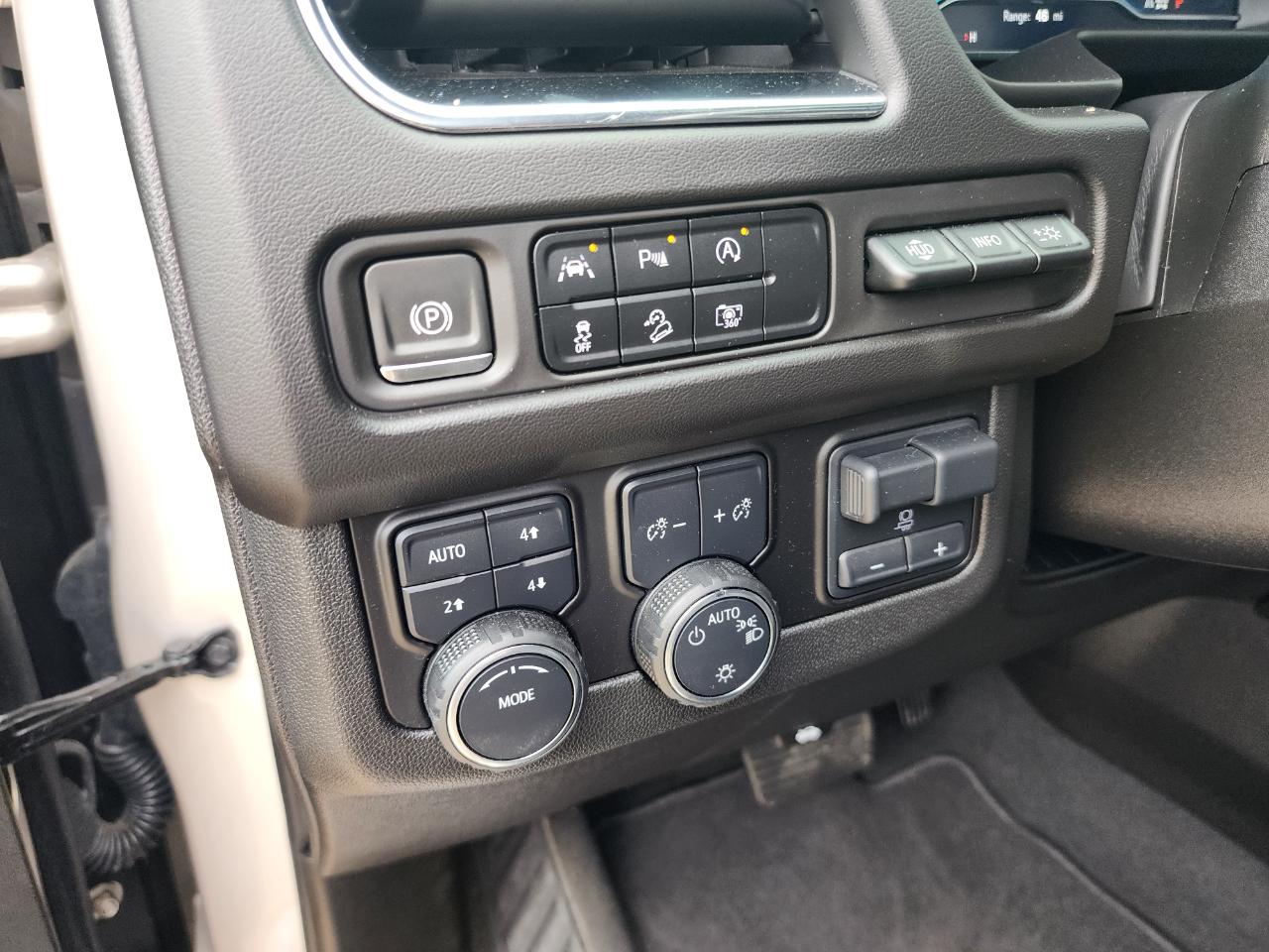 Chevrolet Tahoe 4WD 4dr High Country 2023