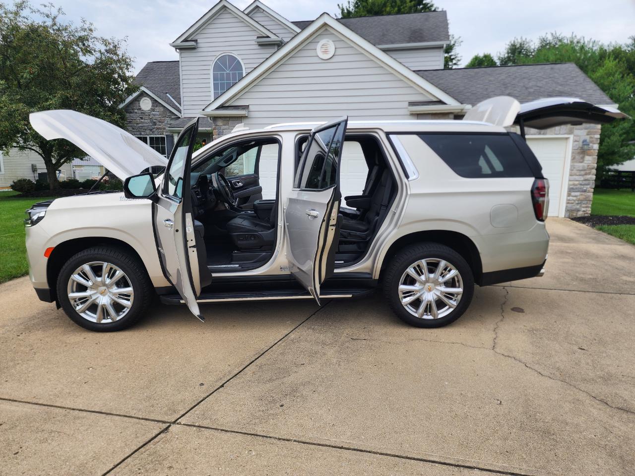 Chevrolet Tahoe 4WD 4dr High Country 2023