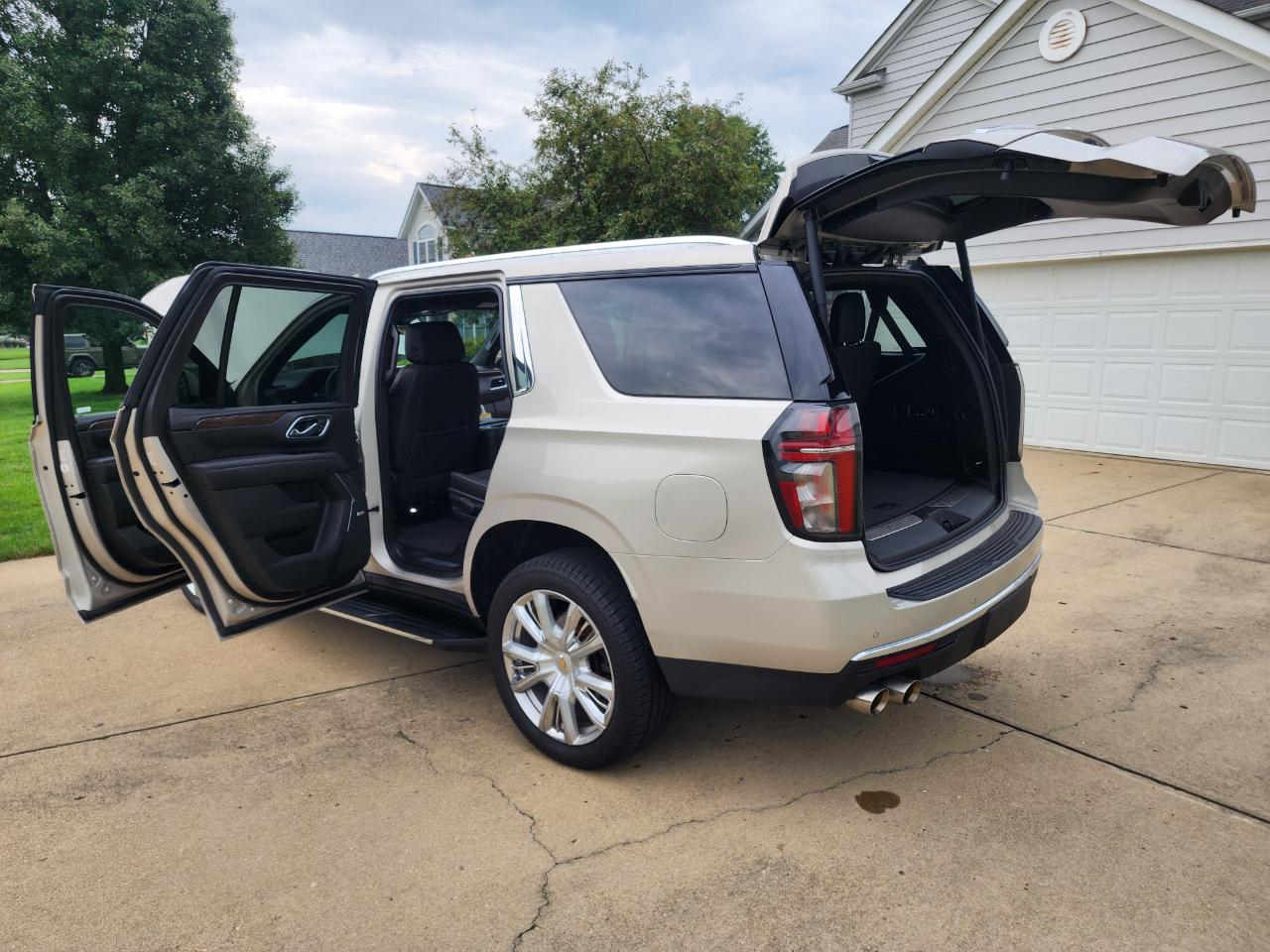 Chevrolet Tahoe 4WD 4dr High Country 2023