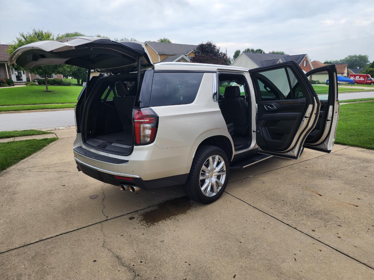 Chevrolet Tahoe 4WD 4dr High Country 2023