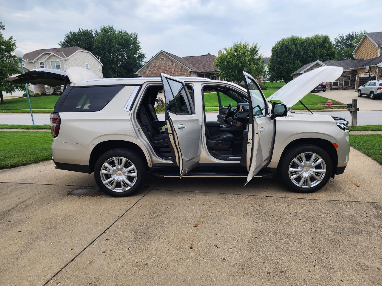 Chevrolet Tahoe 4WD 4dr High Country 2023