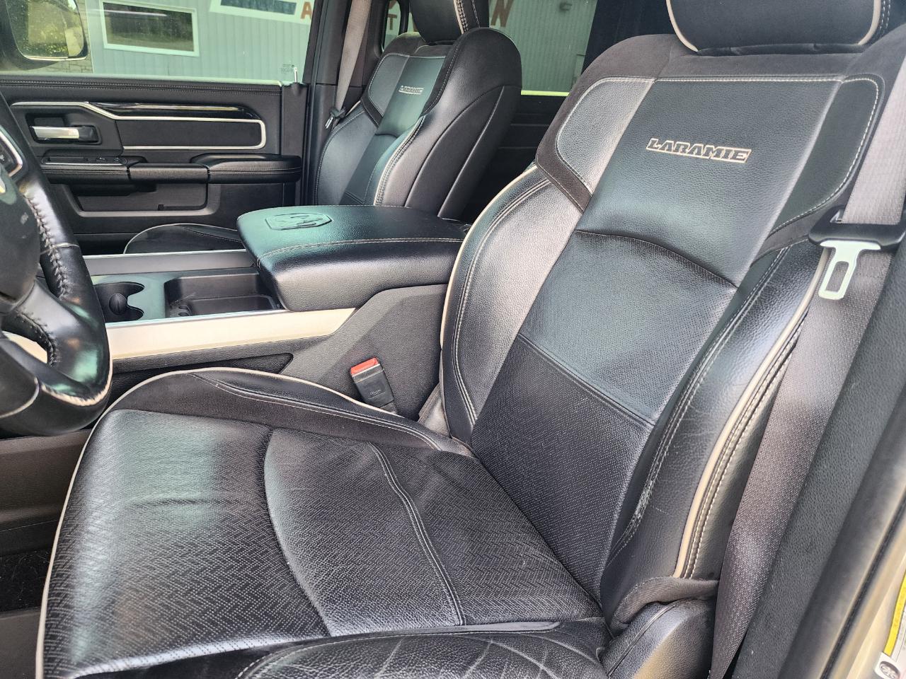 RAM 2500 Laramie 4x4 Crew Cab 6'4" Box 2019