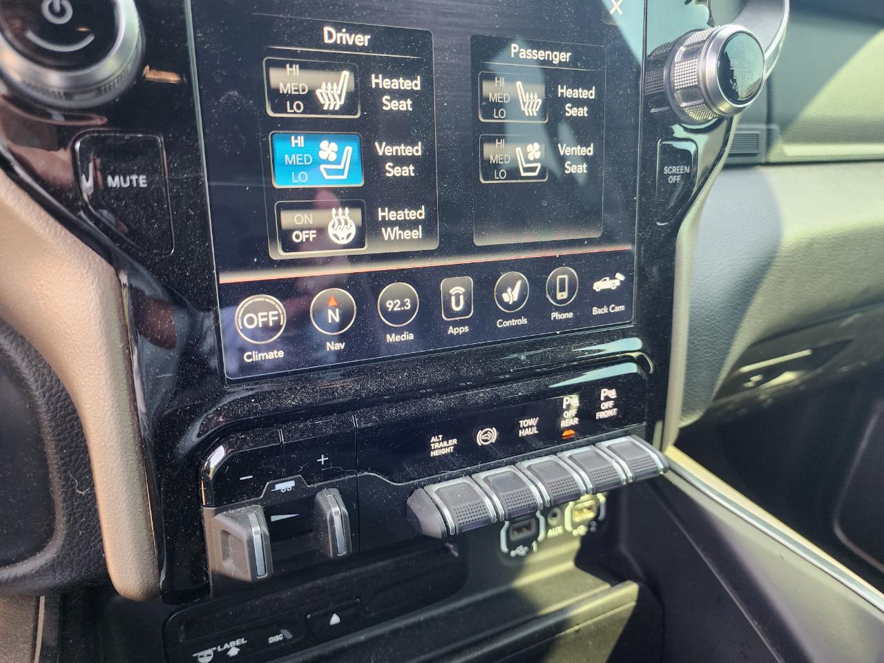 RAM 2500 Laramie 4x4 Crew Cab 6'4" Box 2019