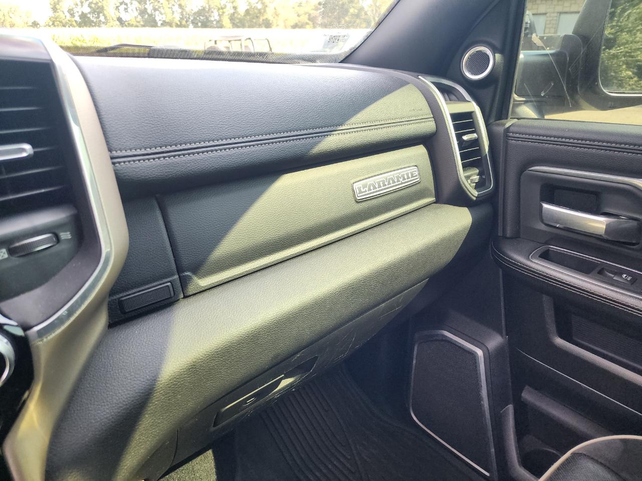 RAM 2500 Laramie 4x4 Crew Cab 6'4" Box 2019