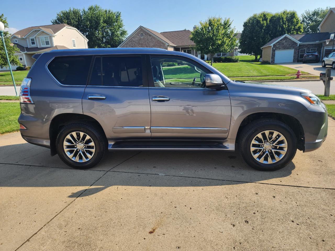 Lexus GX 460 4WD 4dr Luxury 2016