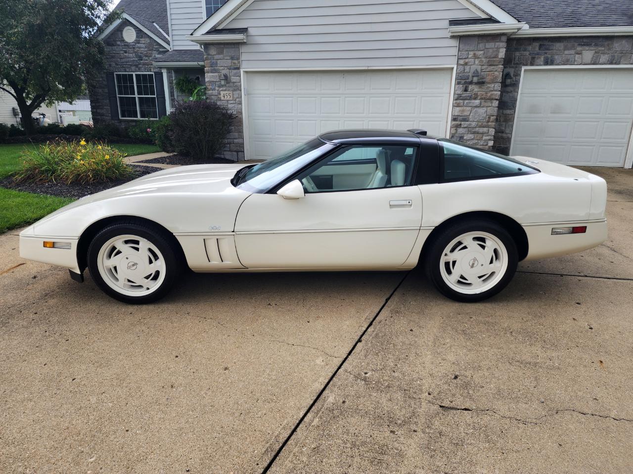 Chevrolet Corvette 2dr Hatchback Coupe 1988
