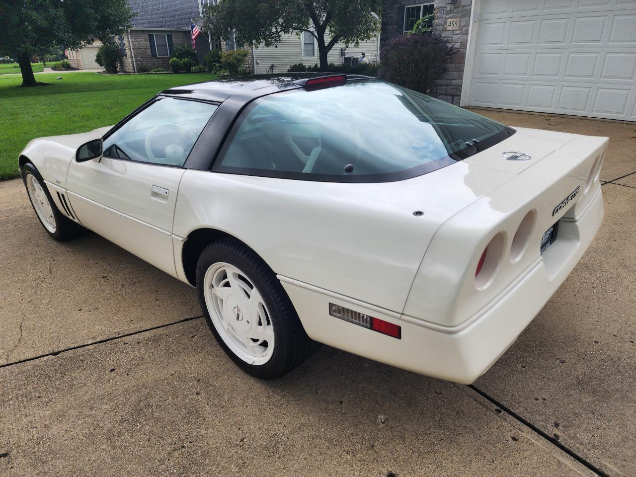 Chevrolet Corvette 2dr Hatchback Coupe 1988